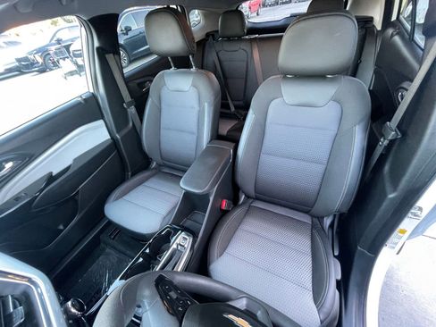 Used 2025 Chevrolet Trax LT image 36