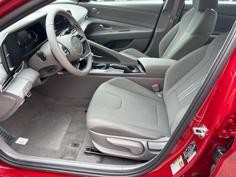 Certified 2025 Hyundai Elantra Sport FWD image 9