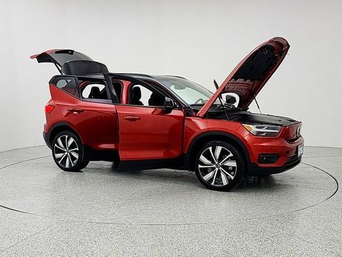 Used 2022 Volvo XC40 P8 Recharge Plus AWD/4WD image 10
