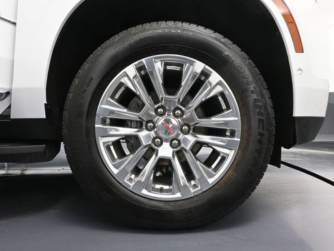 Used 2025 GMC Yukon XL Denali AWD/4WD image 17