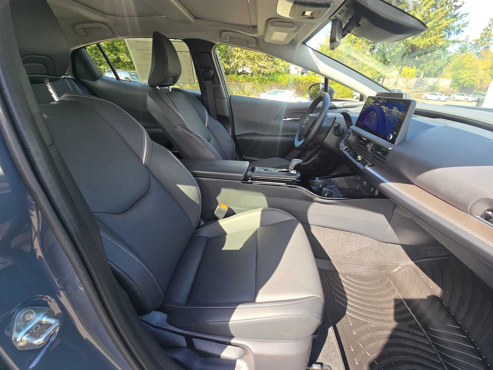 Used 2024 Toyota Prius XLE AWD/4WD image 11