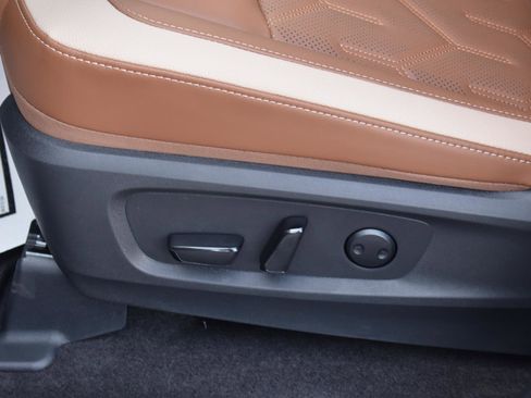 New 2026 Nissan Pathfinder Platinum FWD image 27