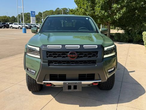 Used 2025 Nissan Frontier PRO-4X AWD/4WD image 2