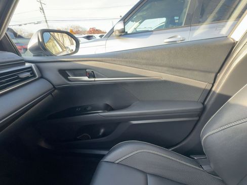 Used 2025 Toyota Camry SE image 4