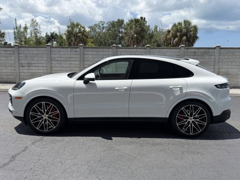 Certified 2024 Porsche Cayenne S AWD/4WD image 2