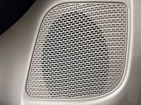 Used 2021 Chrysler Pacifica Touring-L image 36