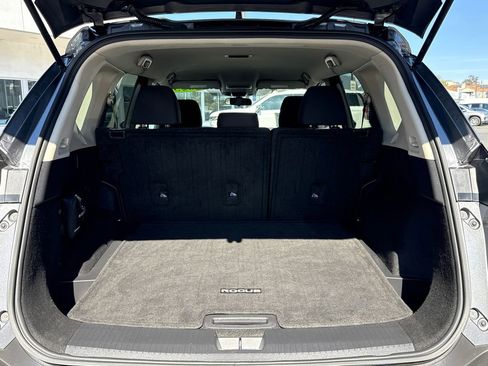 Used 2023 Nissan Rogue S image 9