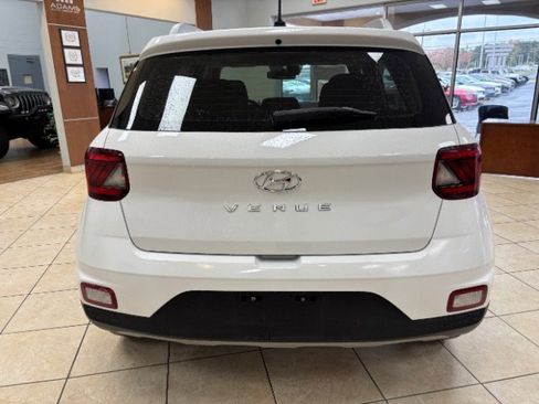 Used 2024 Hyundai Venue SEL image 7