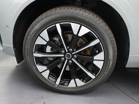 New 2026 Volvo XC60 B5 Plus AWD/4WD image 9