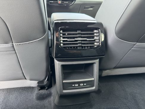 Certified 2025 Volkswagen ID.4 Pro image 58