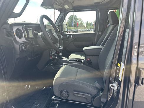 New 2025 Jeep Gladiator Willys image 13