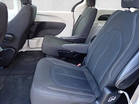 Used 2022 Chrysler Voyager LX FWD image 10