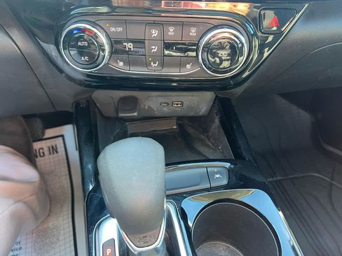 Used 2024 Chevrolet Trax ACTIV w/ Sunroof Package FWD image 31