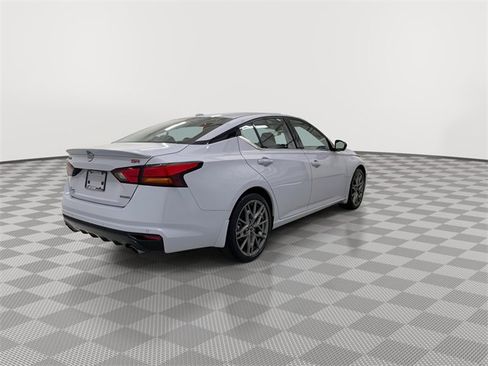 Certified 2024 Nissan Altima 2.0 SR image 10