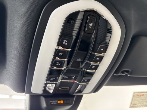 New 2025 Porsche Macan Turbo image 31