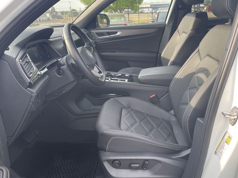 Used 2025 Volkswagen Atlas Cross Sport SE AWD/4WD image 11