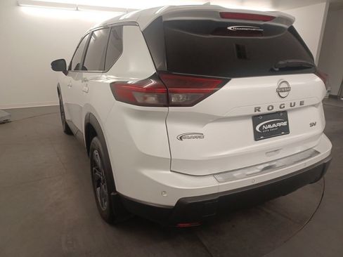 Used 2024 Nissan Rogue SV FWD image 5