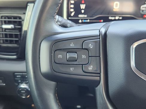 Used 2024 GMC Sierra 2500 AT4 w/ Technology Package AWD/4WD image 32
