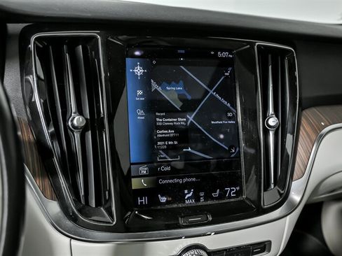 Used 2021 Volvo S60 T6 Momentum w/ Premium Package image 30