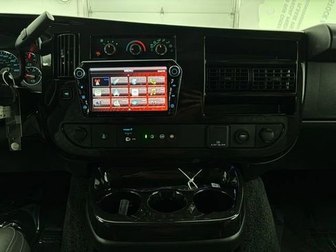 Used 2022 GMC Savana 2500 Extended w/ Enhanced Convenience Package image 26