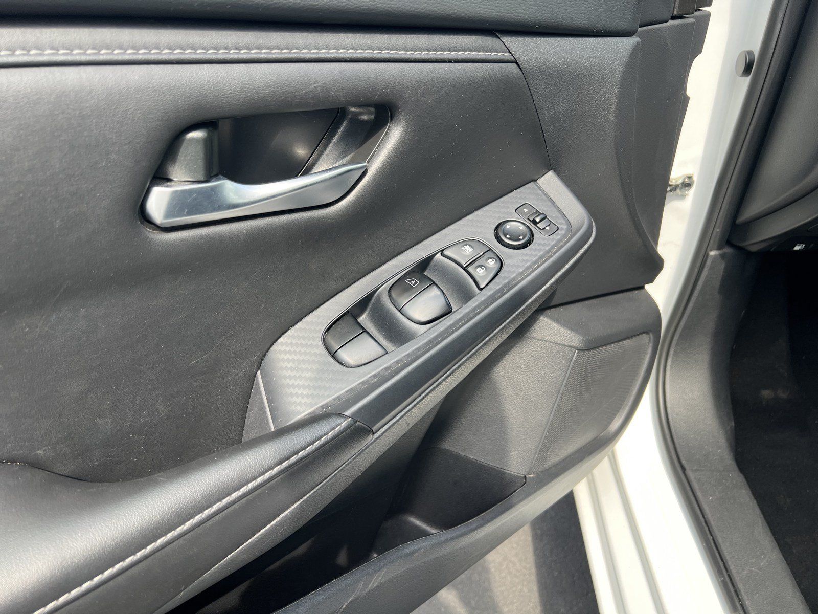Used 2024 Nissan Sentra SV FWD image 13