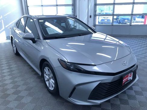 Used 2025 Toyota Camry LE image 35