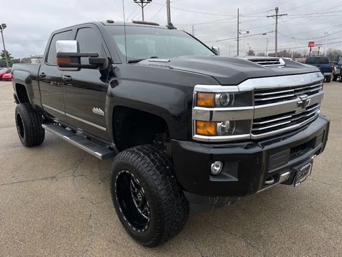 Used 2017 Chevrolet Silverado 2500 High Country w/ Duramax Plus Package image 8