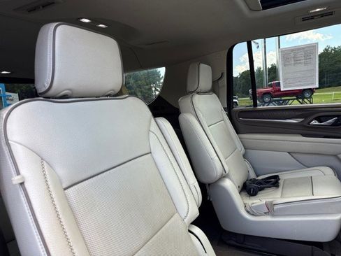 Used 2021 GMC Yukon XL Denali w/ Denali Premium Package image 17