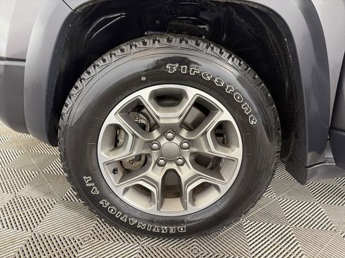 Used 2022 Jeep Cherokee Trailhawk w/ Premium Leather Package image 13