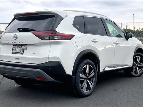 Used 2021 Nissan Rogue SL w/ Premium Package image 2