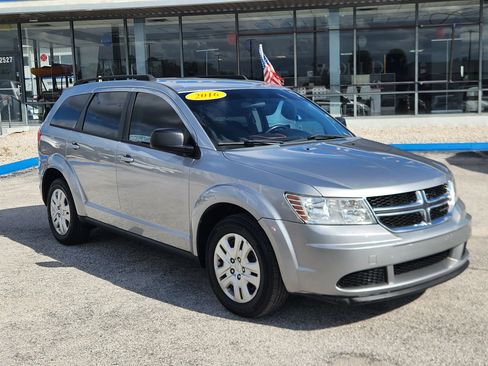 Used 2016 Dodge Journey SE w/ Flexible Seating Group image 2