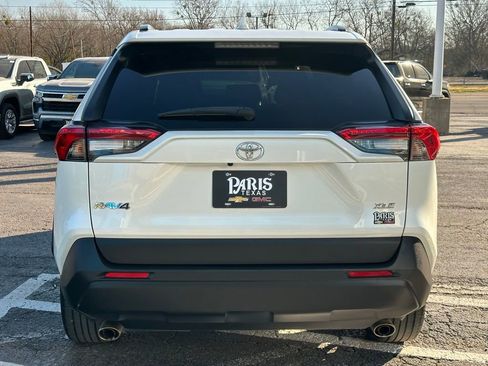 Used 2022 Toyota RAV4 XLE Premium image 5