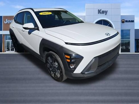 Used 2025 Hyundai Kona SEL AWD/4WD image 3