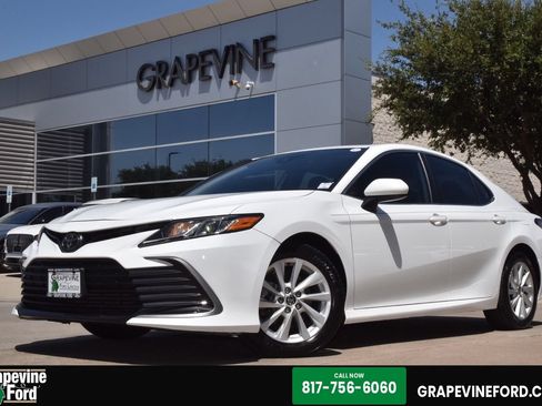 Used 2022 Toyota Camry LE FWD image 1