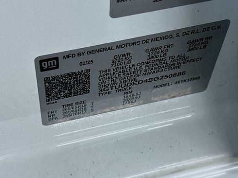 Used 2025 GMC Sierra 1500 SLT AWD/4WD image 12