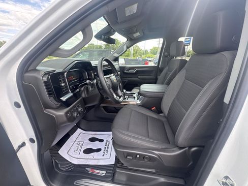 Used 2023 Chevrolet Silverado 1500 LT AWD/4WD image 8