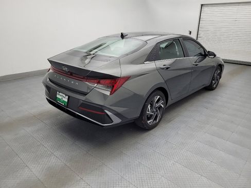 Used 2024 Hyundai Elantra SEL w/ Convenience Package FWD image 9