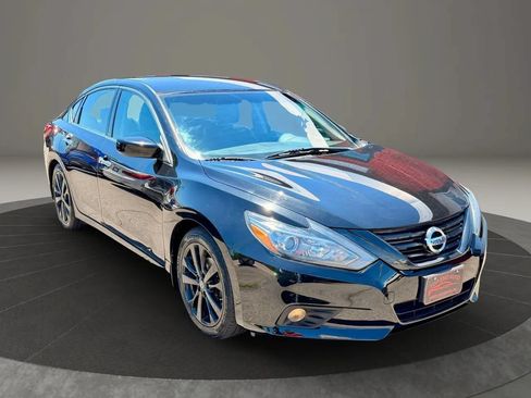 Used 2018 Nissan Altima 2.5 SR w/ SR Midnight Edition FWD image 3