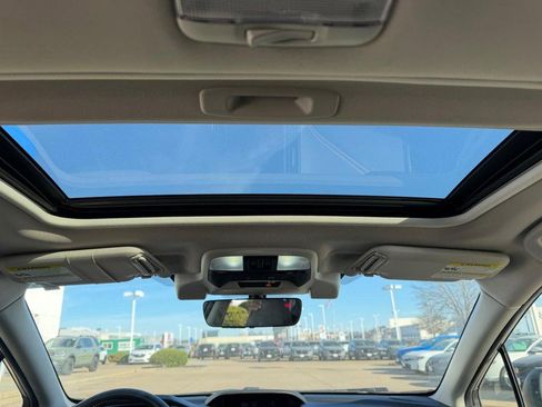 Used 2022 Subaru Crosstrek 2.5i Sport w/ Moonroof Package image 9