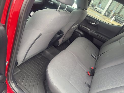 Used 2019 Toyota Tacoma TRD Sport image 11