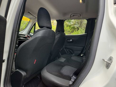 Certified 2022 Jeep Renegade Trailhawk AWD/4WD image 10