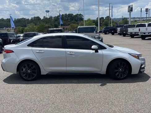 Used 2024 Toyota Corolla SE FWD image 2