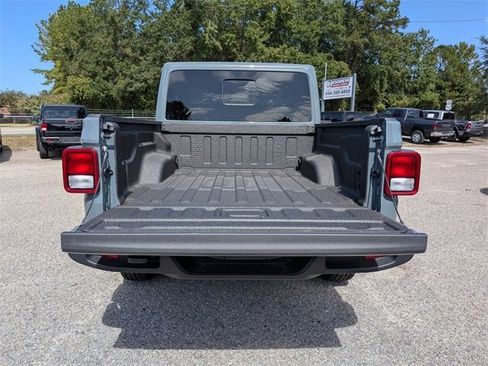 New 2025 Jeep Gladiator Sport image 13