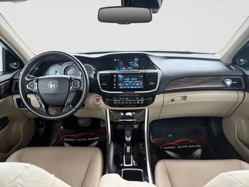Used 2017 Honda Accord Touring image 22