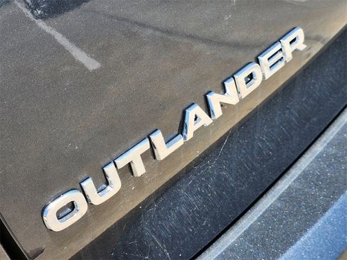 New 2025 Mitsubishi Outlander SE image 6