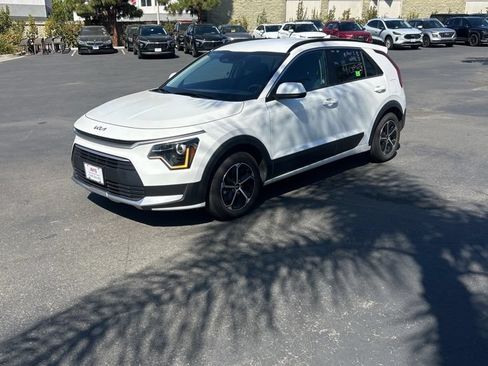 Used 2025 Kia Niro LX FWD image 1