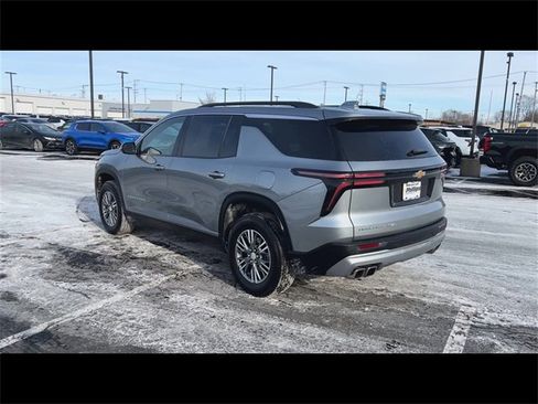 Certified 2025 Chevrolet Traverse LT image 6