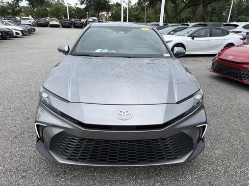 Used 2025 Toyota Camry SE w/ Convenience Package FWD image 6