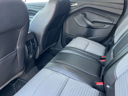 Used 2018 Ford Escape SE w/ SE Sport Appearance Package image 5