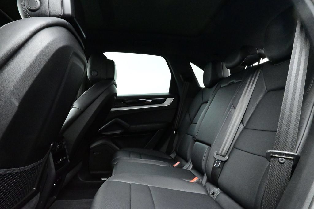 Certified 2025 Porsche Cayenne AWD/4WD image 12